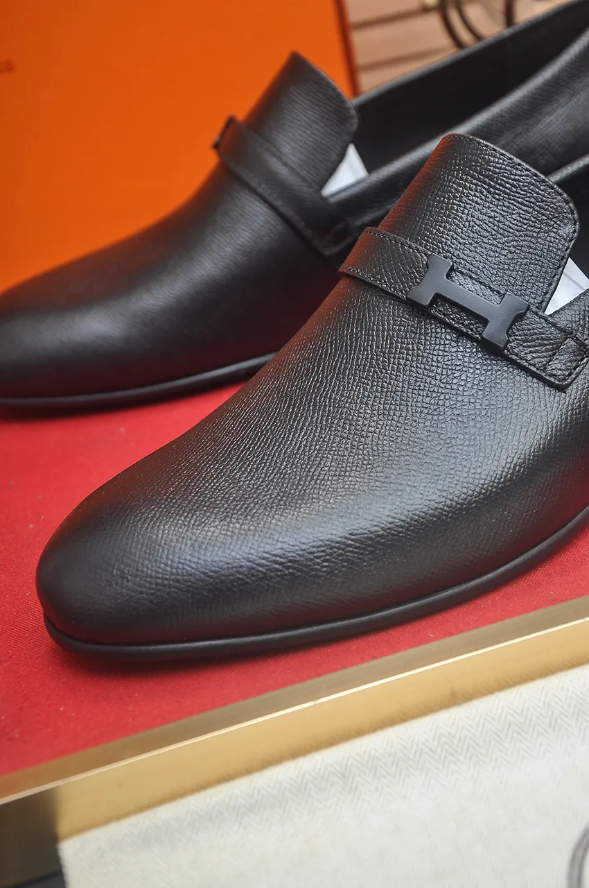 Men's shoes💰540💶[HERMES] (cowhide lining)🍀Italian top luxury🍀He does not pursue novel styles and gorgeous colors, but attracts the favor of successful men with his flawless, elegant and classic style. Formal leather shoes This very comfortable, simple and stable style allows you to easily match any style! The pattern is absolutely 1:1 refined from the original case, and we strive for excellence in materials, imported cowhide + cowhide lining💪💪💪extraordinary texture👍! .Code number: 39-45 (45 customized)